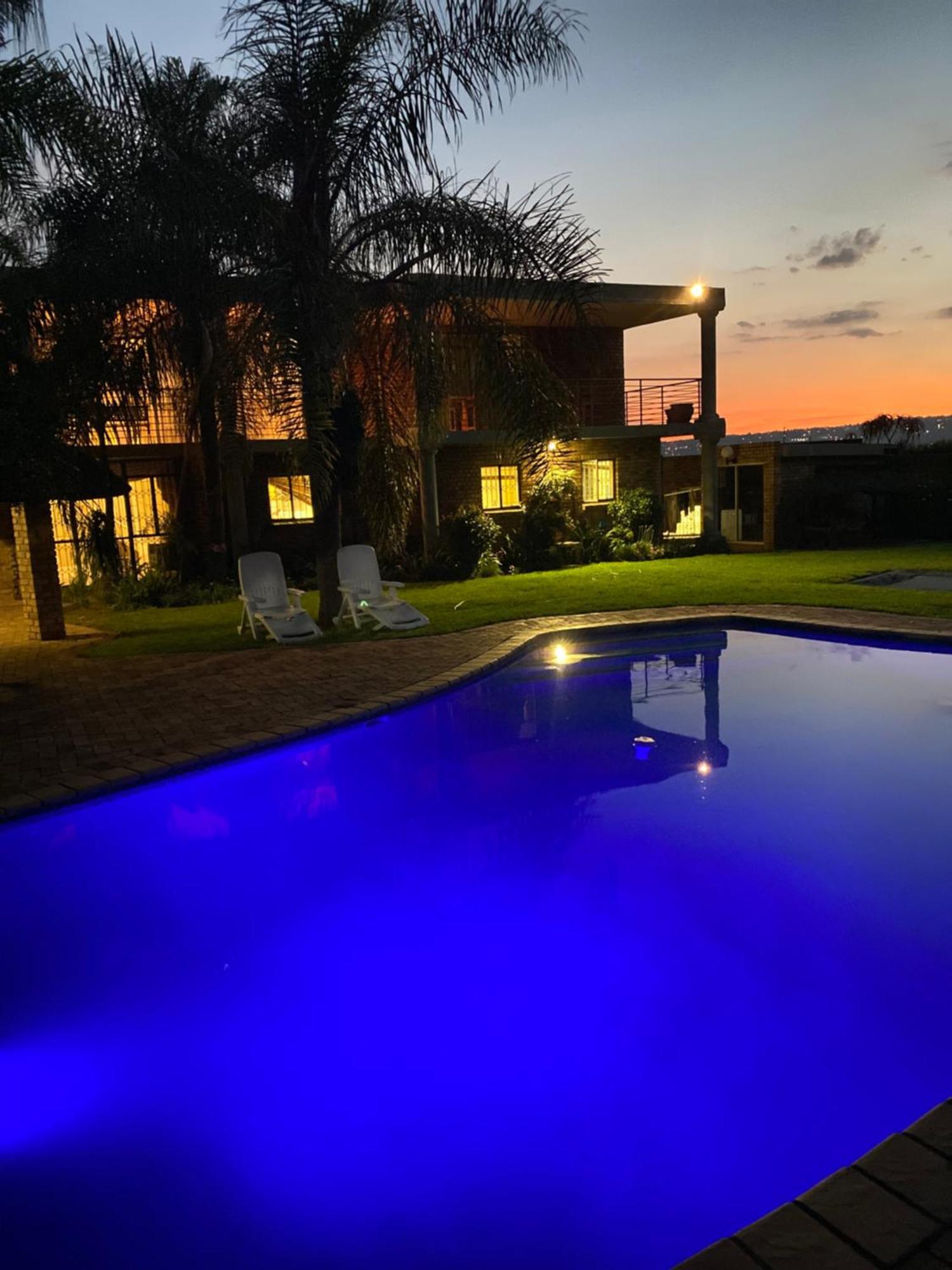 C And C Guest House/ Bed And Breakfast Pretoria-Noord 外观 照片